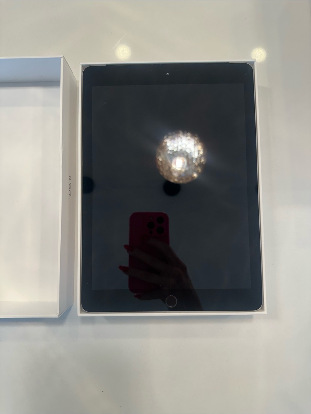 Apple iPad Tablet - Black Front, White Bezel